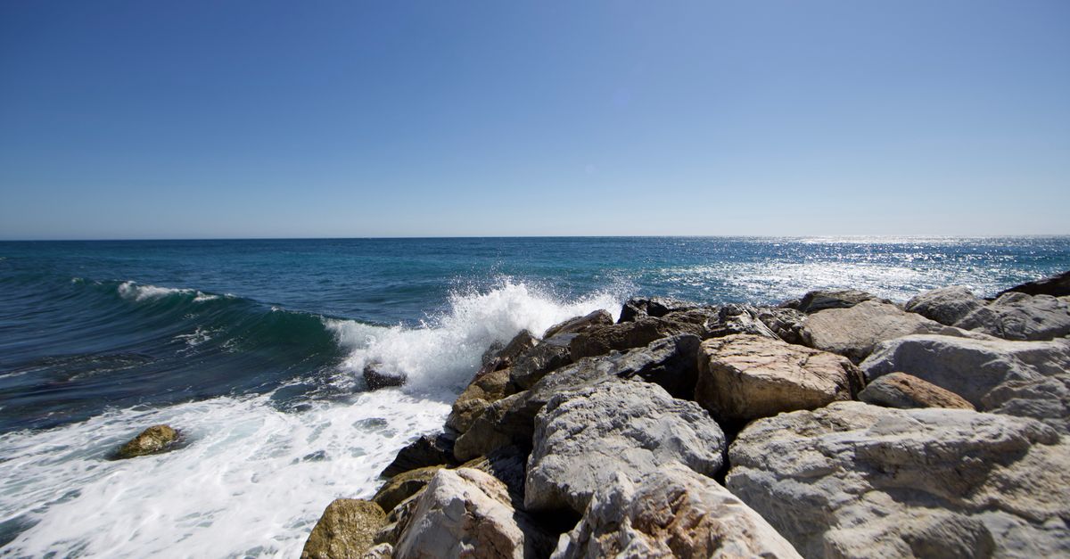 Hiring trades in Estepona: what owners should know